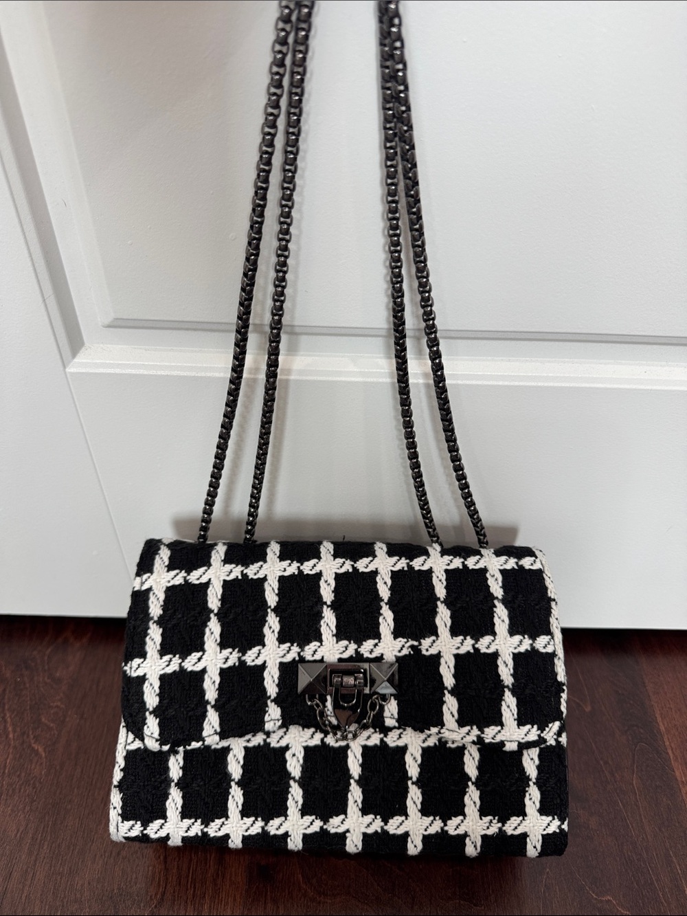 NEW Black & White Tweed & Gunmetal Chain Strap Purse Handbag Crossbody - Picture 2 of 8